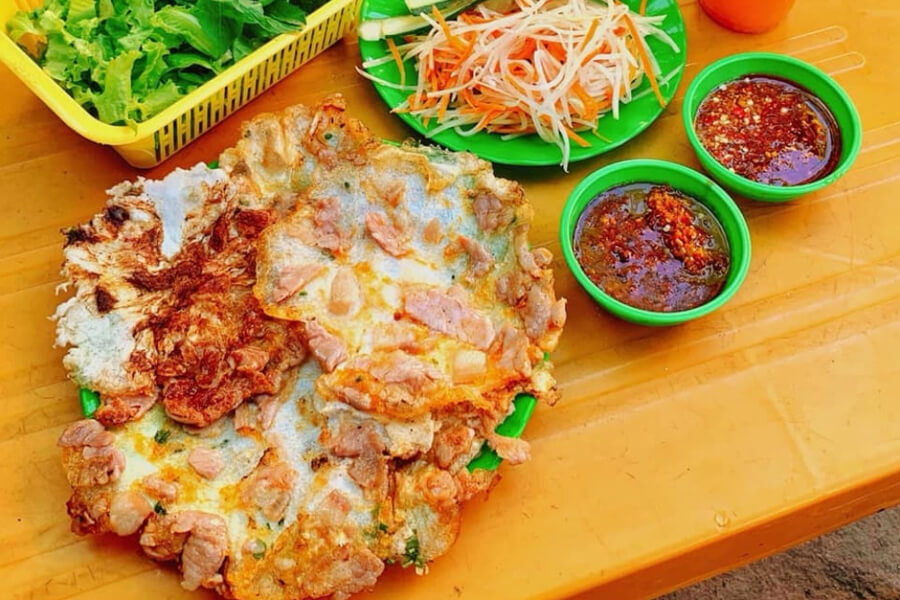 Quán bánh ép dẻo nổi tiếng ở Huế