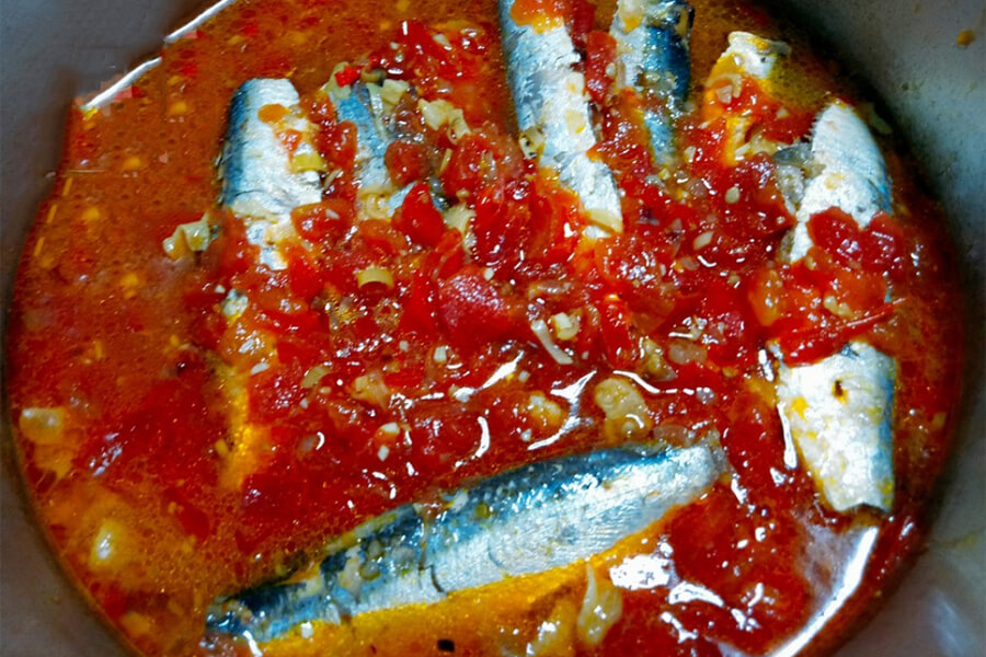 Cách chế biến cá trích sốt cà chua